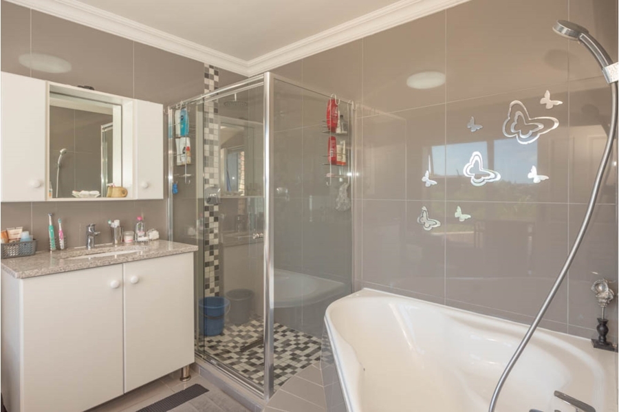 6 Bedroom Property for Sale in Humerail Eastern Cape